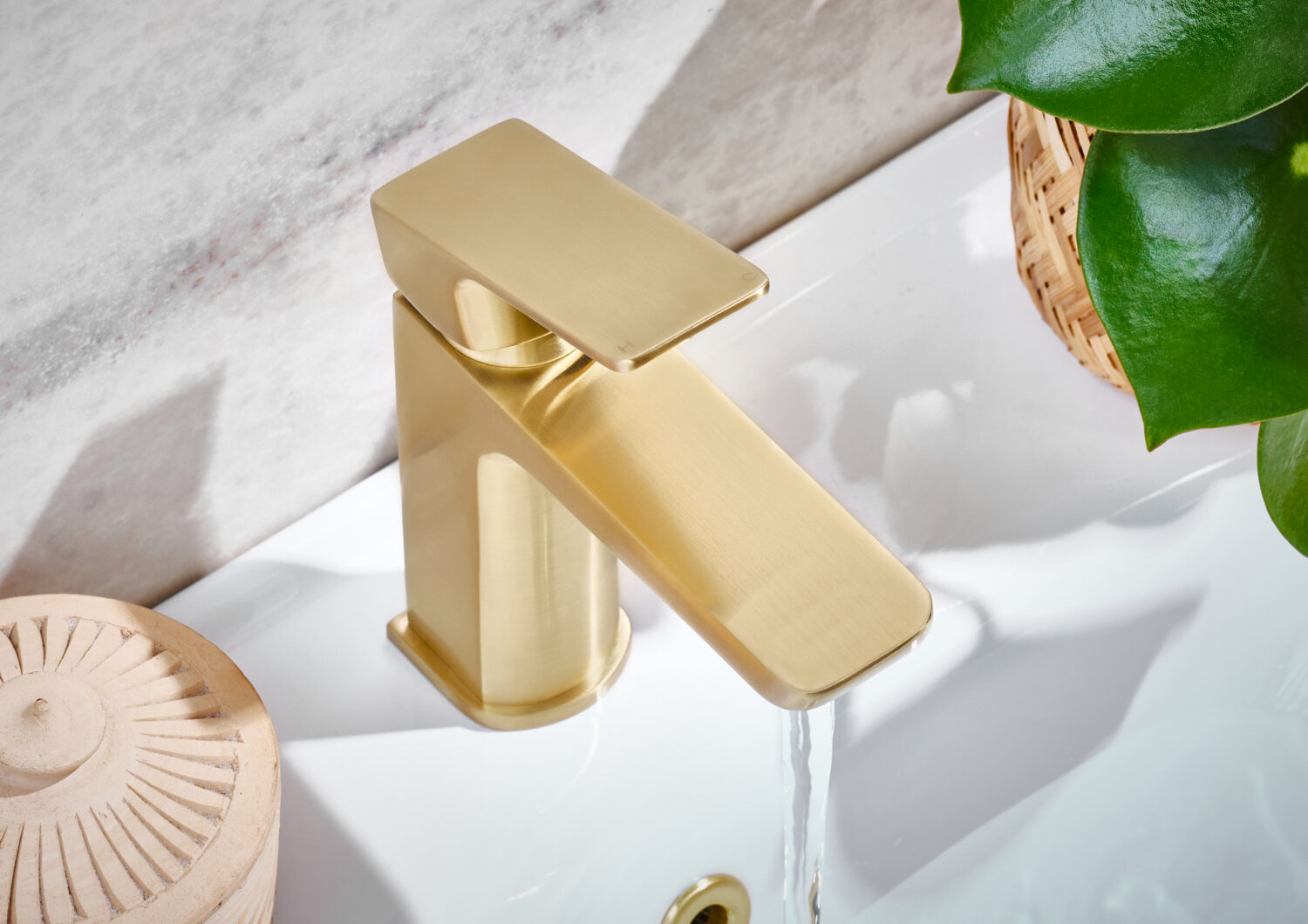Muro Brushed Brass Basin Mono Mixer 2